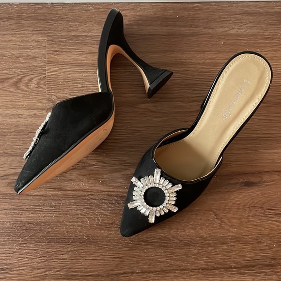 Black suede point toe heels size 8 rhinestone jewel on toe - Picture 2 of 4